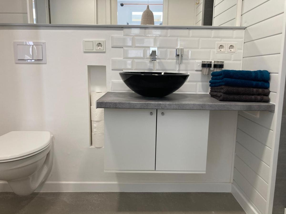 Living At Saarpartments - Adultsonly - Business & Holiday Homes With Kitchen For Long- And Short Term Stay, 3 Min To St Johanner Markt And Points Of Interest ซาร์บรึคเคน ภายนอก รูปภาพ